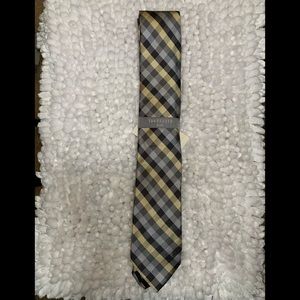 Van Heusen slim neck tie. Yellow and gray plaid